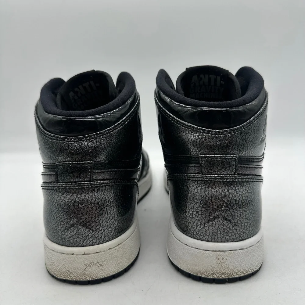 Nike 705300-017 Youth Size 6.5Y Air Jordan 1 Retro High GS Black Patent Shoes